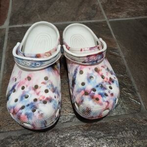 CROCS Adult Tie-Dye Classic Clog in White Multi